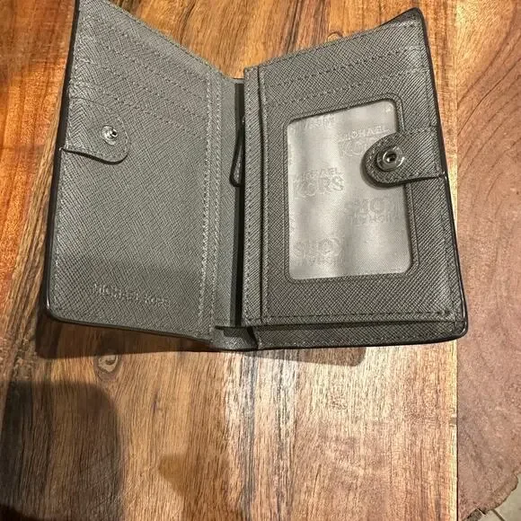 Michael Kors Taupe Wallet Jet Set Medium Travel Everyday Perfect Size ID Slot - Picture 6 of 8